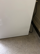 Load image into Gallery viewer, GE 17.5 cu. Ft White Refrigerator - 6861