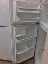 Load image into Gallery viewer, (T08258) Frigidaire Refrigerator - 8258