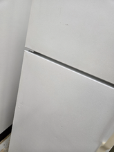 Load image into Gallery viewer, (T08842) GE White Refrigerator - 8842