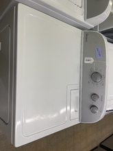 Load image into Gallery viewer, Whirlpool Washer and Gas Dryer Set - 5824 - 5822