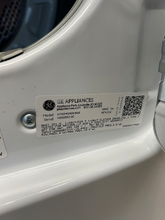 Load image into Gallery viewer, Hotpoint Washer and Gas Dryer Set - 7083 - 7084