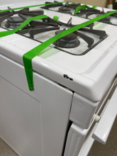 Load image into Gallery viewer, Magic Chef Gas Stove - 5627