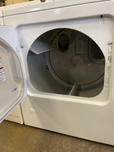 Load image into Gallery viewer, Amana Washer and Gas Dryer Set - 3245 - 3241