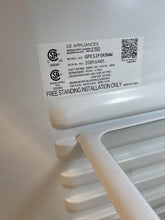 Load image into Gallery viewer, GE Refrigerator - 7880