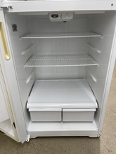 Load image into Gallery viewer, Hotpoint Refrigerator - 2906
