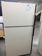 Load image into Gallery viewer, Kenmore Refrigerator - 3371