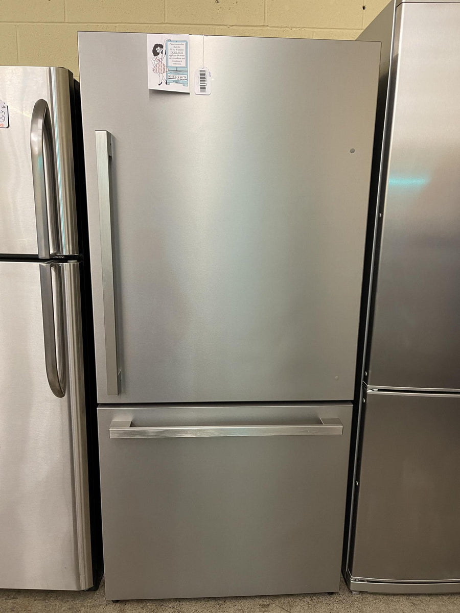 Hisense Refrigerator - 2206 – Shorties Appliances And More, LLC