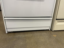 Load image into Gallery viewer, Whirlpool Gas Stove - 7875