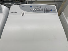 Load image into Gallery viewer, Fisher-Paykel Washer and Gas Dryer Set - 8201-1158