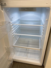 Load image into Gallery viewer, GE Refrigerator - 7880