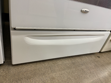 Load image into Gallery viewer, Amana Electric Stove - 3658