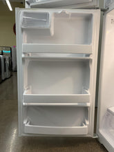 Load image into Gallery viewer, GE Refrigerator - 3800