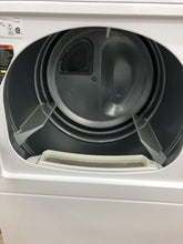 Load image into Gallery viewer, Speed Queen Front Load Washer and Gas Dryer Set