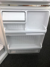 Load image into Gallery viewer, GE Refrigerator - RFT-1561