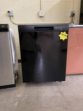Load image into Gallery viewer, Hotpoint Dishwasher - 0972