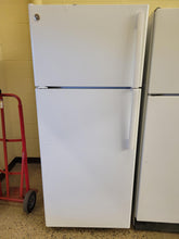 Load image into Gallery viewer, GE Refrigerator - 0512