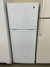 Load image into Gallery viewer, GE Refrigerator - 7880