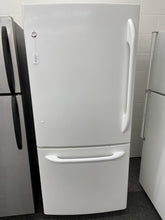 Load image into Gallery viewer, GE Freezer on Bottom Refrigerator - 3133