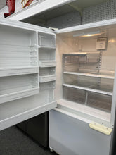 Load image into Gallery viewer, Amana Freezer on Bottom Refrigerator - 4998
