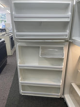 Load image into Gallery viewer, Admiral Refrigerator - 9685
