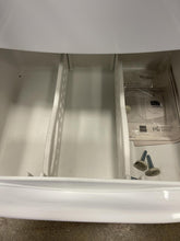 Load image into Gallery viewer, Whirlpool Duet Front Load Washer w. Pedestal - 8620