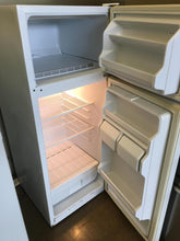 Load image into Gallery viewer, Roper Refrigerator - 6147