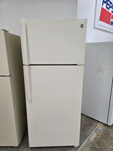 Load image into Gallery viewer, (T08941) GE Refrigerator - 8941
