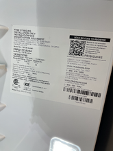 Load image into Gallery viewer, Frigidaire 17.6 cu ft French Door Refrigerator - 3982
