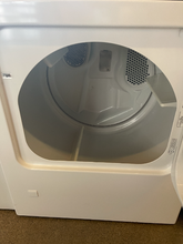 Load image into Gallery viewer, Amana Washer and Gas Dryer Set - 4738 - 4733
