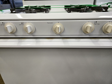 Load image into Gallery viewer, Magic Chef Gas Stove - 7541
