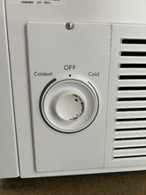 Load image into Gallery viewer, Frigidaire 14.8 cu ft Chest Freezer - 7202
