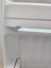 Load image into Gallery viewer, Hotpoint Refrigerator - 8103
