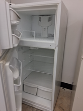 Load image into Gallery viewer, (T08258) Frigidaire Refrigerator - 8258
