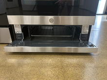Load image into Gallery viewer, GE 4.8 cu ft Stainless Steel Gas Stove - 7316
