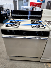 Load image into Gallery viewer, Hotpoint Gas Stove - 8091
