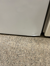 Load image into Gallery viewer, GE White Electric Stove - 6794
