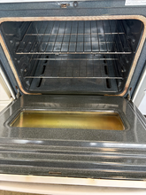 Load image into Gallery viewer, (T08716) Whirlpool Gas Stove - 8716
