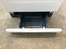 Load image into Gallery viewer, (T09049) GE Gas Stove - 9049
