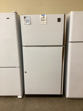 Load image into Gallery viewer, GE Refrigerator - 5861
