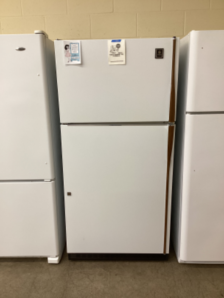 GE Refrigerator - 5861