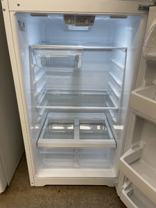 GE - 17.5 Cu. Ft. Top-Freezer Refrigerator - White - 5988