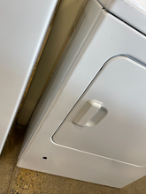 Load image into Gallery viewer, Amana Washer and Gas Dryer Set - 5904 - 5902
