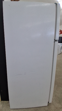 Load image into Gallery viewer, (T08319) Frigidaire Refrigerator - 8319
