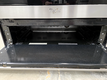 Load image into Gallery viewer, Whirlpool Gas Stove - 8053
