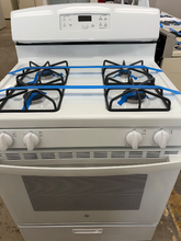 Load image into Gallery viewer, (T08914) GE Gas Stove - 8914
