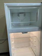 Load image into Gallery viewer, Kenmore Refrigerator - 5324
