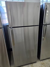 Load image into Gallery viewer, (T08983) GE 17.5 cu ft Stainless Refrigerator- 8983

