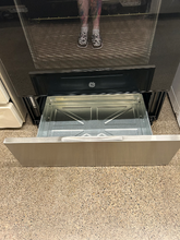 Load image into Gallery viewer, GE Stainless Electric Stove - 6872
