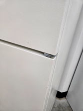 Load image into Gallery viewer, (T09017) Whirlpool Refrigerator - 9017
