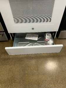 GE White Gas Stove - 7046